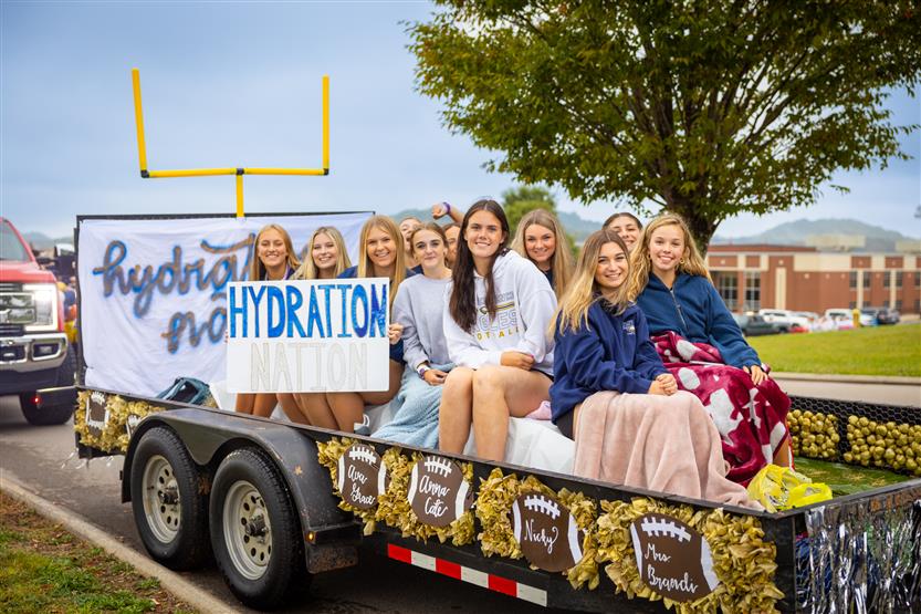 Students participate in Independence High homecoming parade